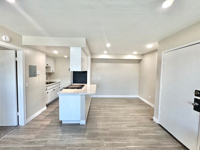 More Photos Of 1015 E Ohio Ave, Escondido Apartments For Sale