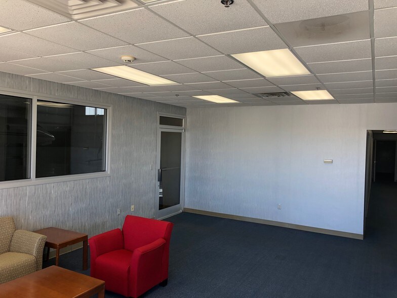 More Photos Of 129 Kensington Dr, Spartanburg Airplane Hangar For Lease