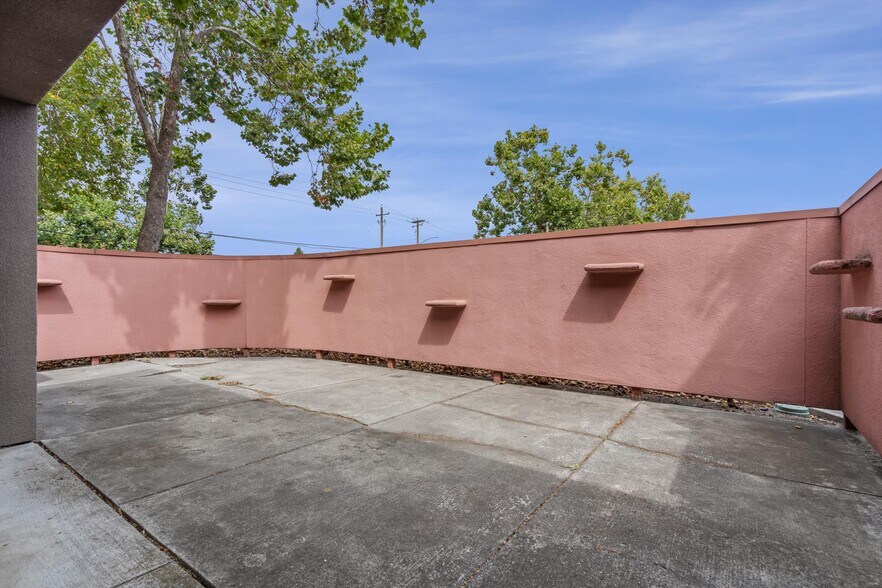More Photos Of 680 E Cotati Ave, Rohnert Park Health Club For Lease