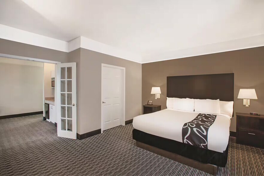 More Photos Of 5820 Walden Rd, Beaumont Hotel For Sale