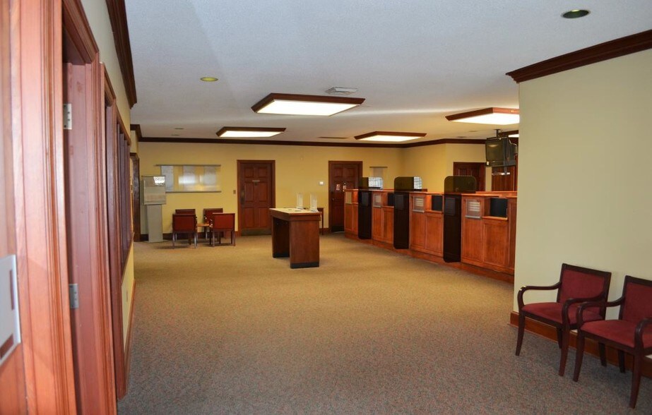 More Photos Of 3201 1st Ave SW, Hickory Bank For Sale