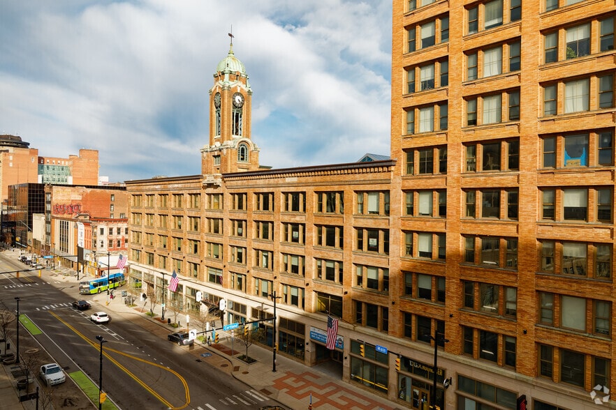 More Photos Of 260 E Main St, Rochester Medical For Lease