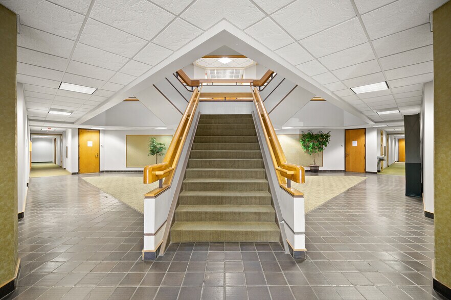 More Photos Of 4010 Gunn Hwy, Tampa Unknown For Lease
