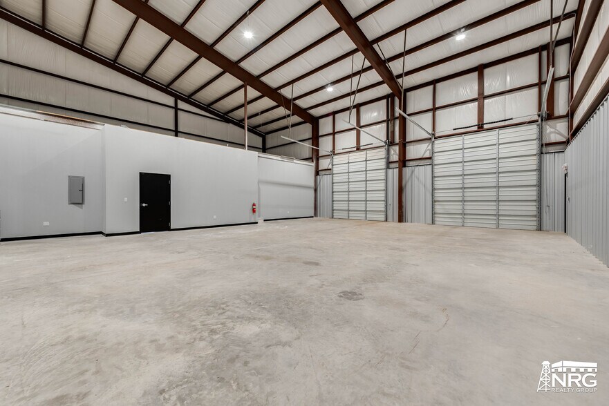 More Photos Of 1208 S Midland Dr, Midland Warehouse For Lease