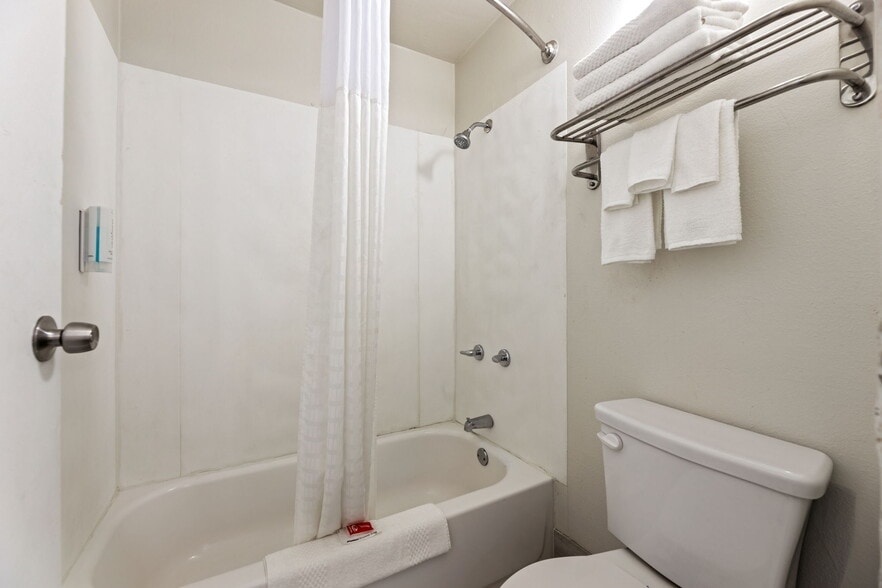 More Photos Of 108 FM 1821, Mineral Wells Hotel For Sale