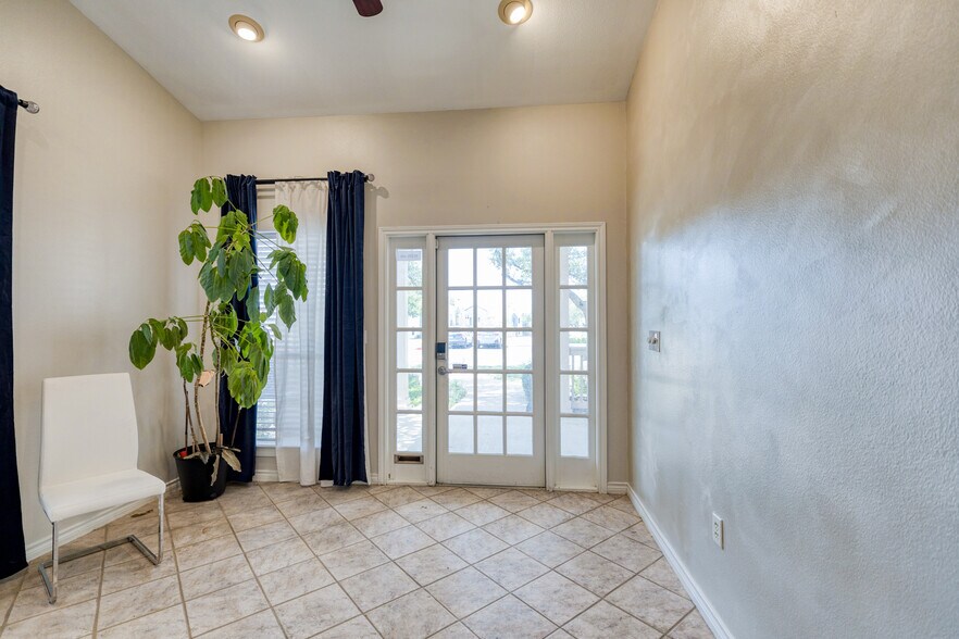 More Photos Of 12335 Hymeadow Dr, Austin Office For Sale