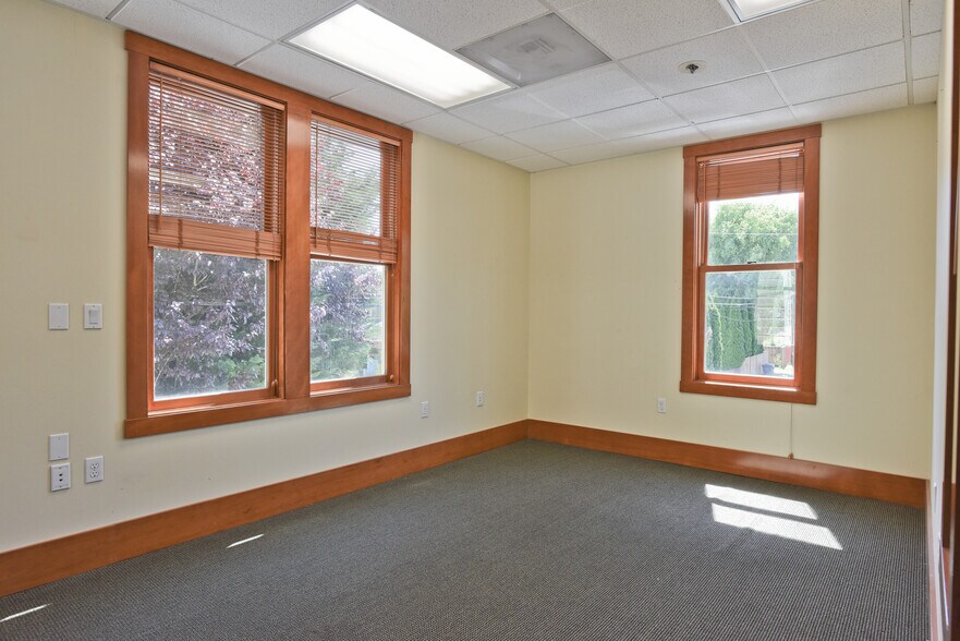 More Photos Of 1705-1717 Willamette Falls Dr, West Linn Storefront Retail Office For Lease