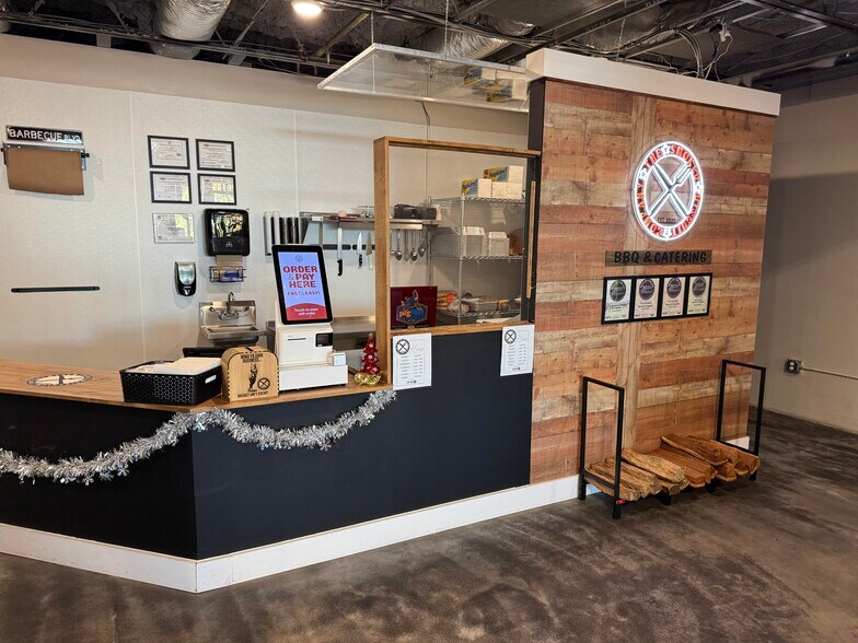 More Photos Of 235 NE Watula Ave, Ocala General Retail For Sale