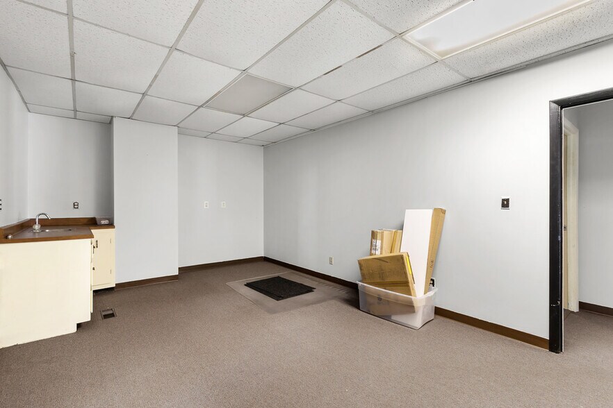 More Photos Of 279 N Main St, Kilmarnock General Retail For Sale