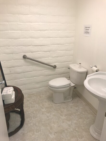 More Photos Of 178 S Victoria Ave, Ventura Medical For Lease