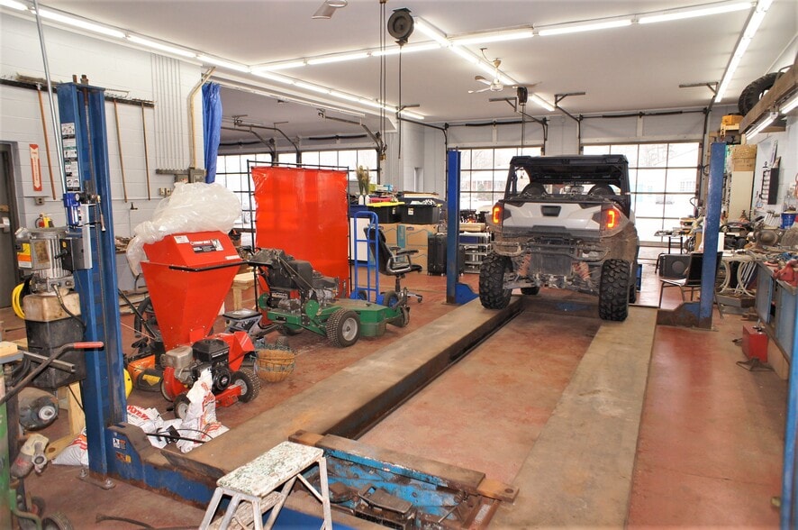 More Photos Of 4632 Lake Shore Rd, Hamburg Auto Repair For Sale