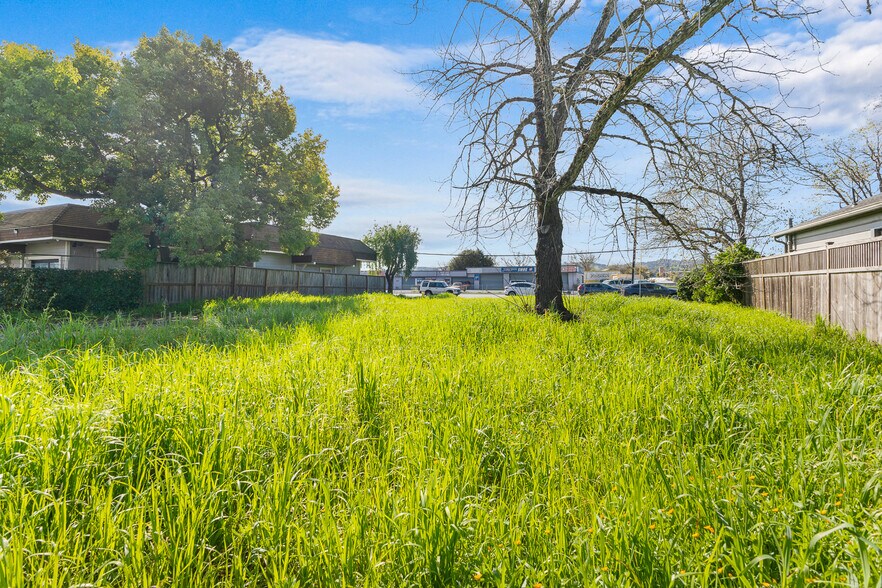 More Photos Of 315 Lakeville St, Petaluma Land For Sale