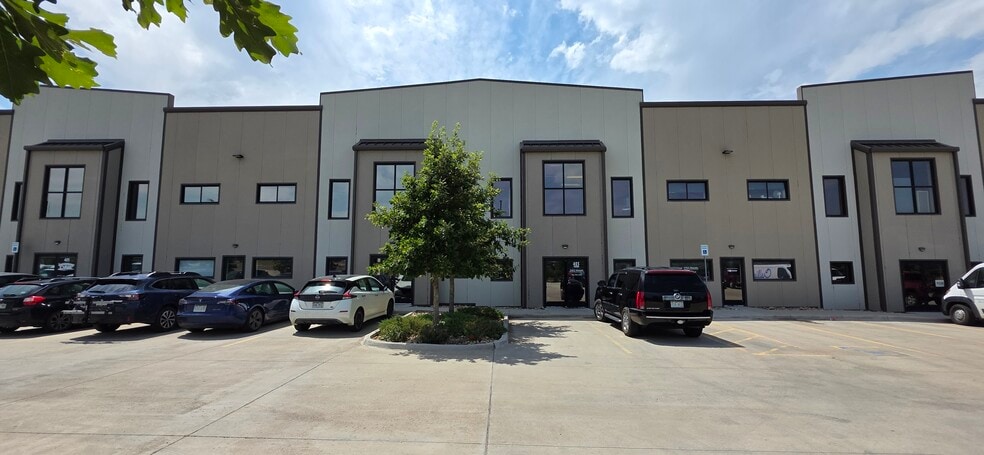 More Photos Of 3000 Airport Dr, Erie Light Manufacturing For Sale