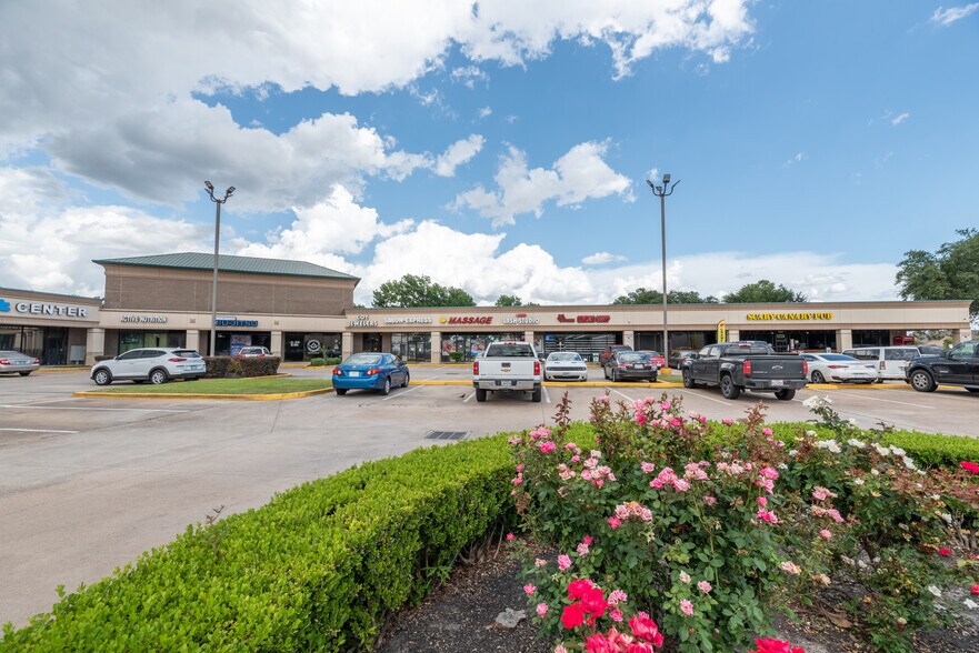 More Photos Of 8604-8686 N Hwy 6, Houston Unknown For Lease