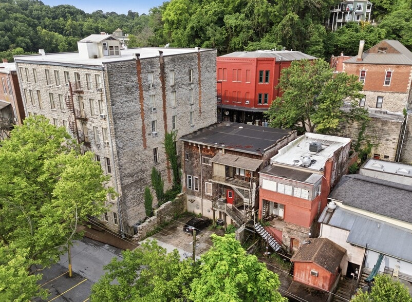 More Photos Of 65 Spring St, Eureka Springs General Retail For Sale