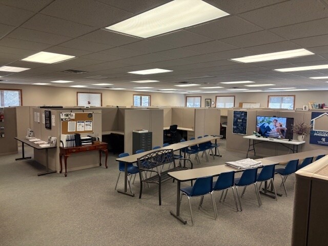 More Photos Of 105 E Bell St, Neenah Medical For Lease