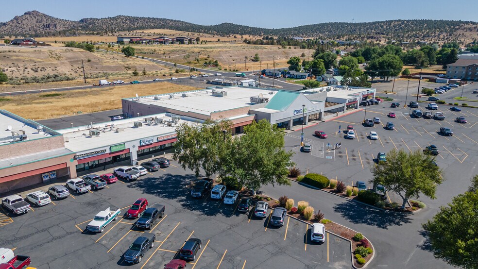 More Photos Of 1595 NE 3rd St, Prineville Storefront For Lease