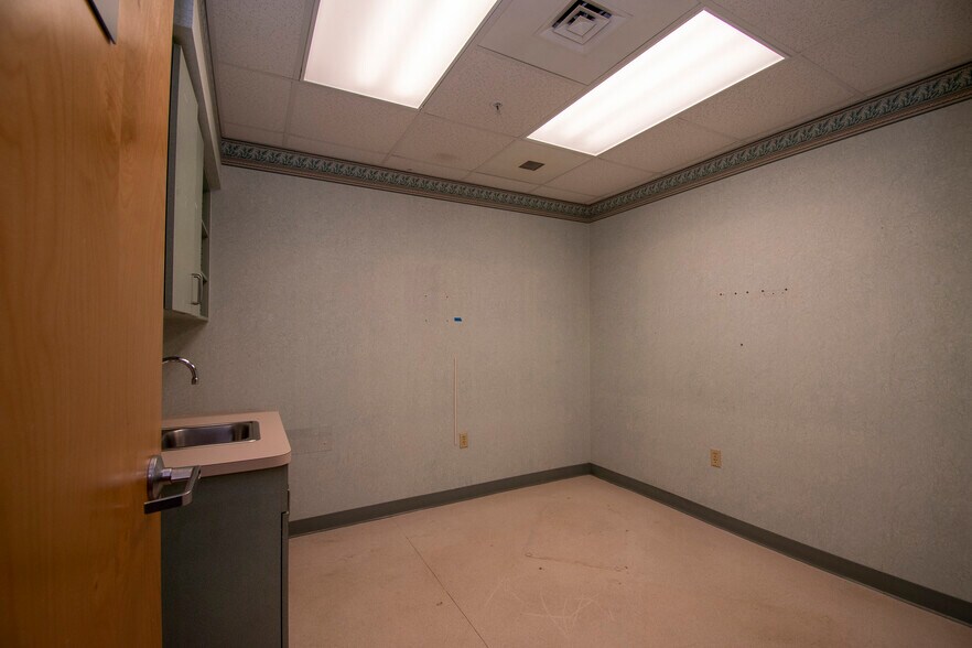 More Photos Of 2525 Harbor Blvd, Port Charlotte Medical For Sale