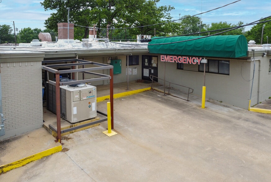 More Photos Of 707 N Waldrip St, Grand Saline Hospital For Sale
