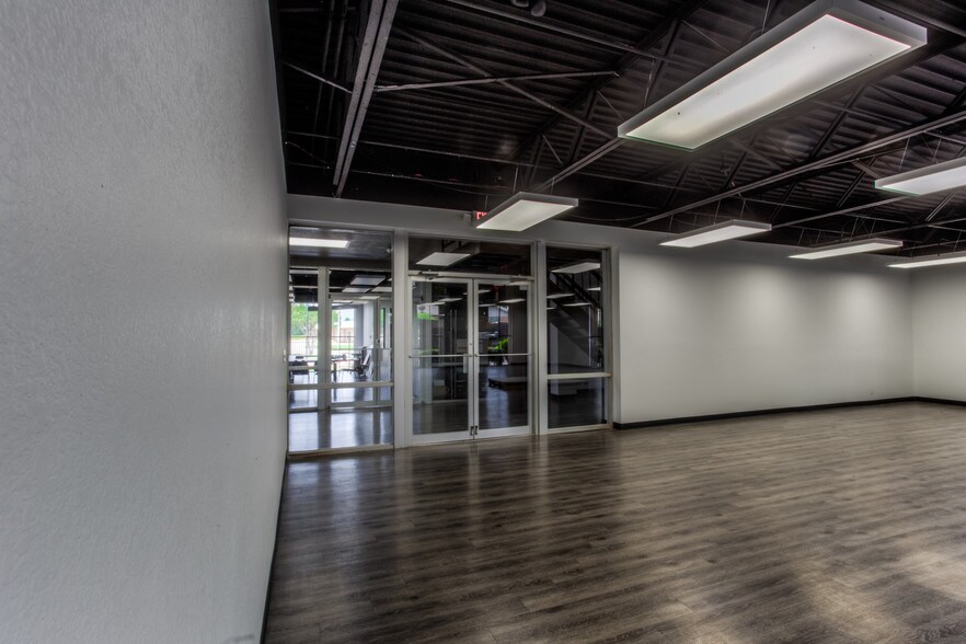 More Photos Of 6464 Brentwood Stair Rd, Fort Worth Office For Sale