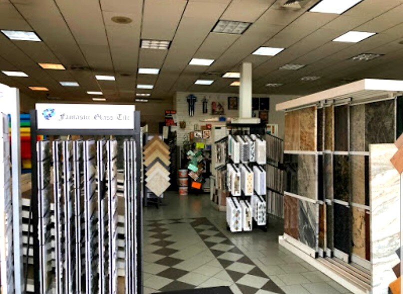 More Photos Of 51-23 Northern Blvd, Woodside Storefront For Lease