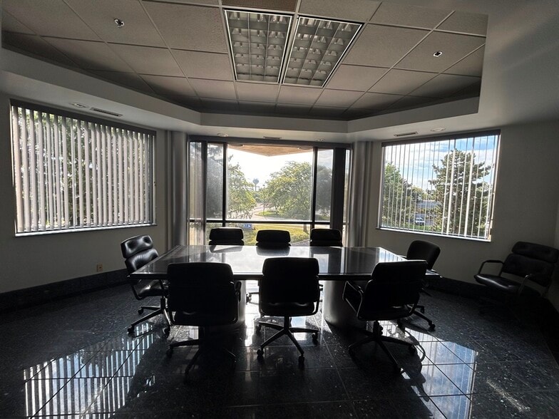 More Photos Of 8150 Lehigh Ave, Morton Grove Warehouse For Sale