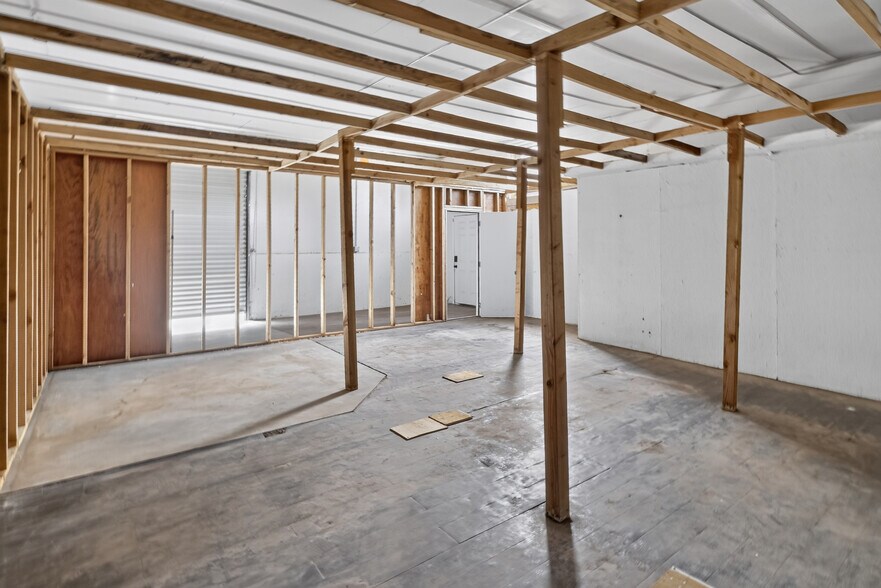 More Photos Of 5331 Easy St, Yreka General Retail For Sale