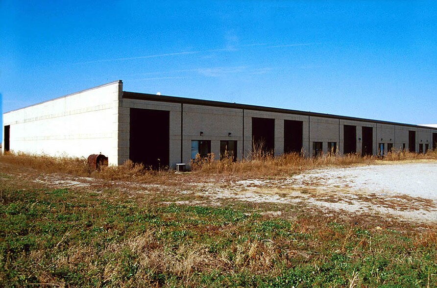 More Photos Of 760 Heartland Dr, Sugar Grove Warehouse For Lease