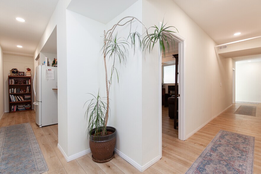 More Photos Of 1940 Garnet Ave, San Diego Medical For Sale