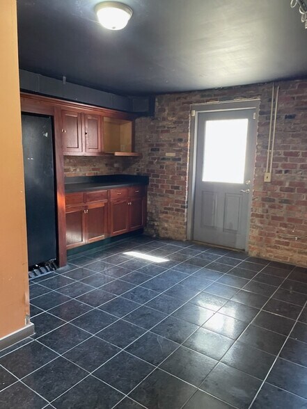 More Photos Of 129 Hay St, Fayetteville Storefront Retail Office For Lease