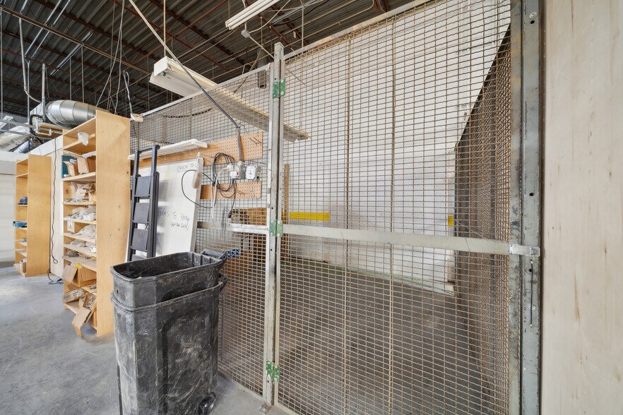 More Photos Of 4434-4437 S 74th Ave, Tulsa Warehouse For Sale