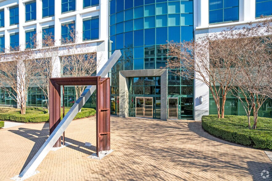 More Photos Of 3700 Arco Corporate Dr, Charlotte Office For Lease