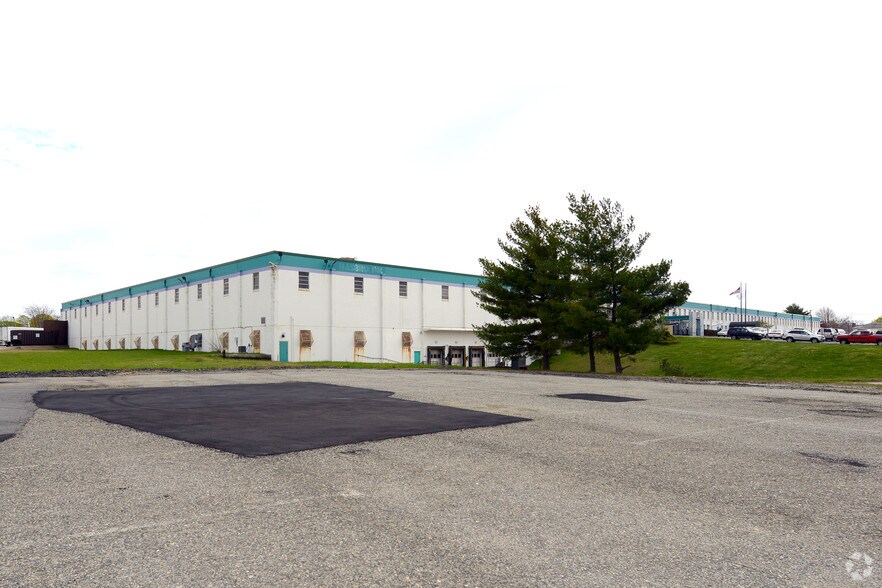 More Photos Of 60 Delta Dr, Pawtucket Warehouse For Lease