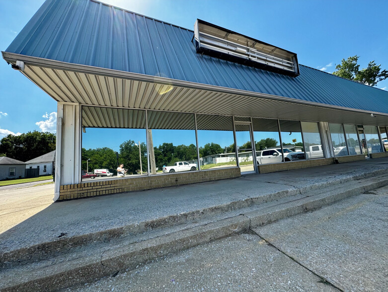 Primary Photo Of 501 N 1st St, Madill Office For Lease