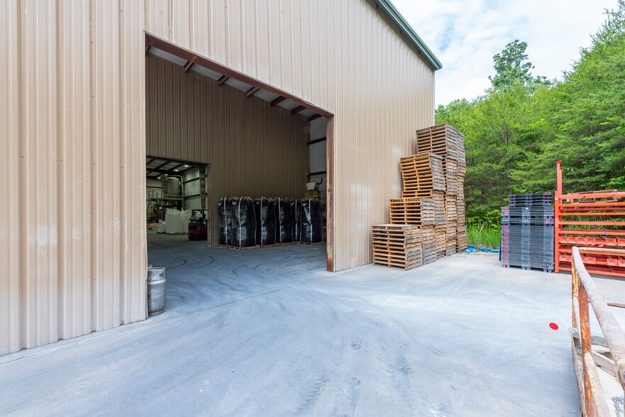 More Photos Of 45 Spiral Rd, Arden Warehouse For Sale