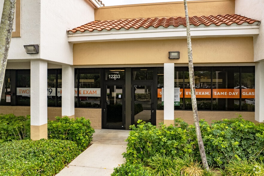 More Photos Of 12201-12231 W Sunrise Blvd, Plantation Freestanding For Lease