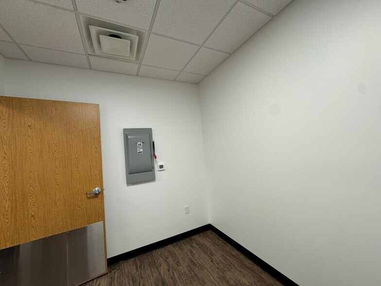 More Photos Of 1361 N Alma School Rd, Chandler Restaurant For Lease