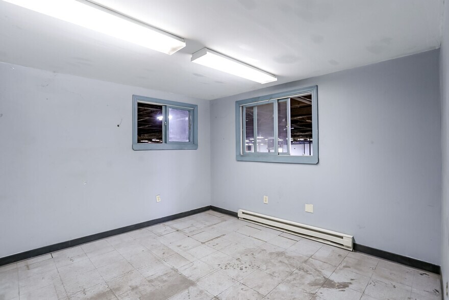 More Photos Of 2334 Production Dr, Indianapolis Warehouse For Lease