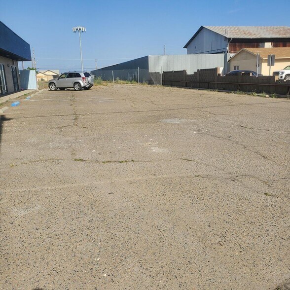 More Photos Of 1700 S K St, Tulare Storefront Retail Office For Lease