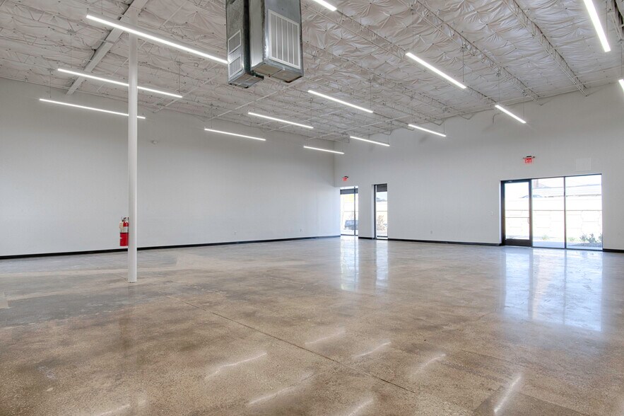 More Photos Of 1002 N Central Expy, Richardson Unknown For Lease