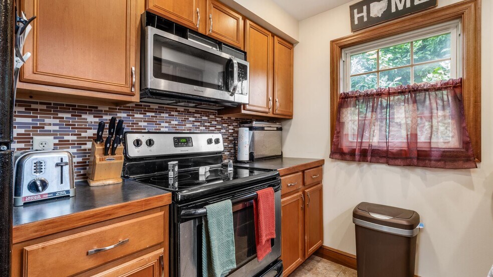 More Photos Of 120 W Main St, Somerset Flex For Sale