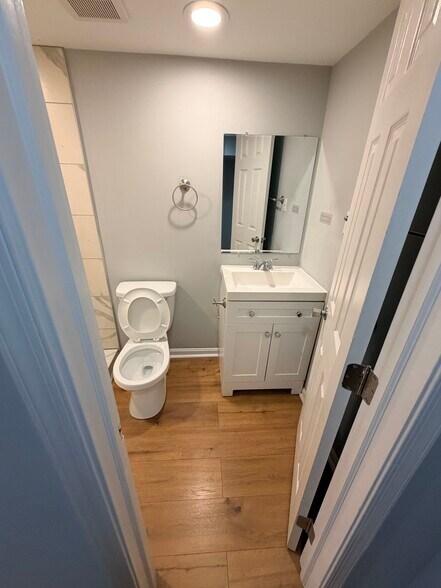 More Photos Of 511 4th St, Laurel Office For Lease