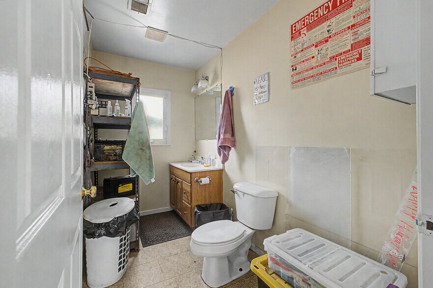 More Photos Of 1287 S Merriman Rd, Westland Freestanding For Sale
