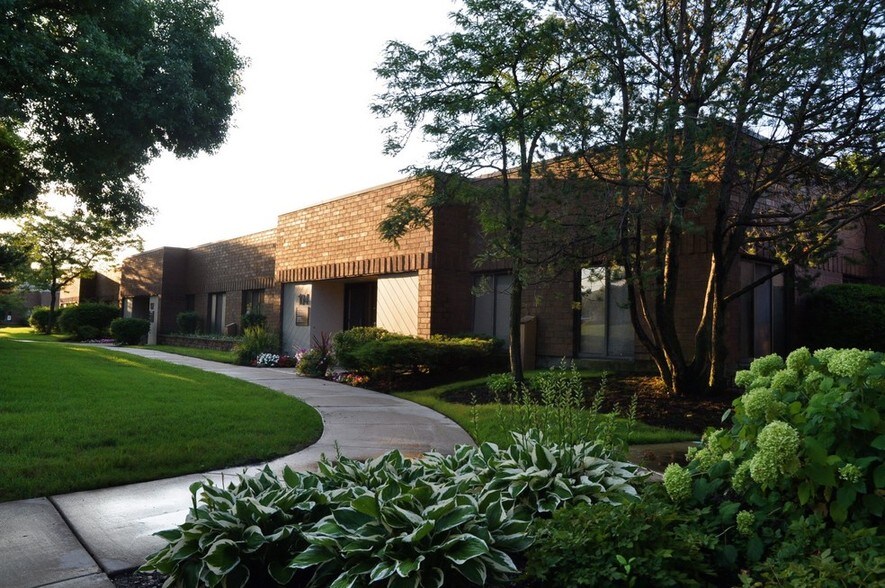 Primary Photo Of 1535 Lake Cook Rd, Northbrook Unknown For Lease
