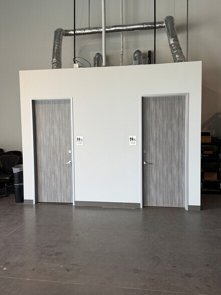 More Photos Of 1300 Westinghouse Rd, Georgetown Warehouse For Lease