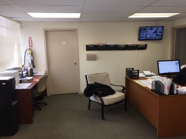More Photos Of 250 North St, Teterboro Warehouse For Lease