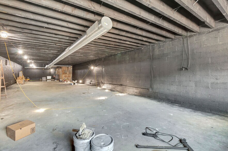 More Photos Of 729 Scott St, Covington General Retail For Sale