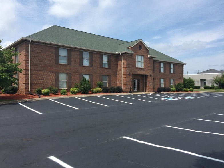 More Photos Of 130 Hillcrest Dr, Clarksville Medical For Lease