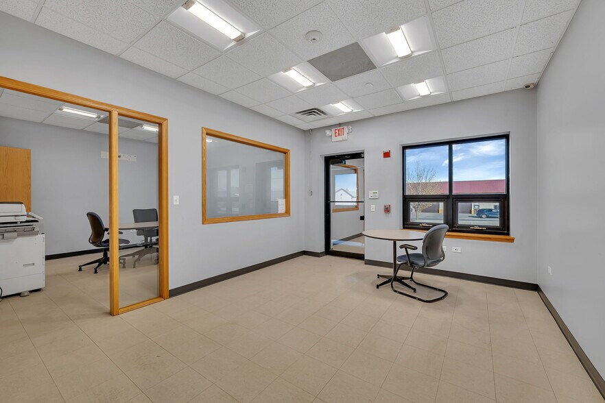 More Photos Of 801 Brian Dr, Crest Hill Light Distribution For Lease