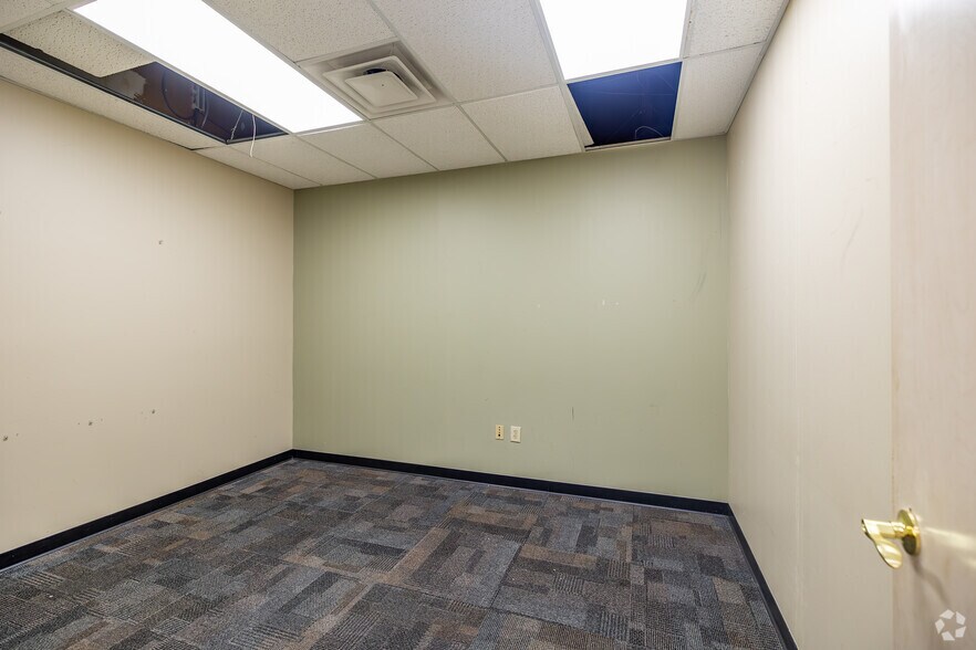 More Photos Of 6230-6360 Busch Blvd, Columbus Unknown For Lease